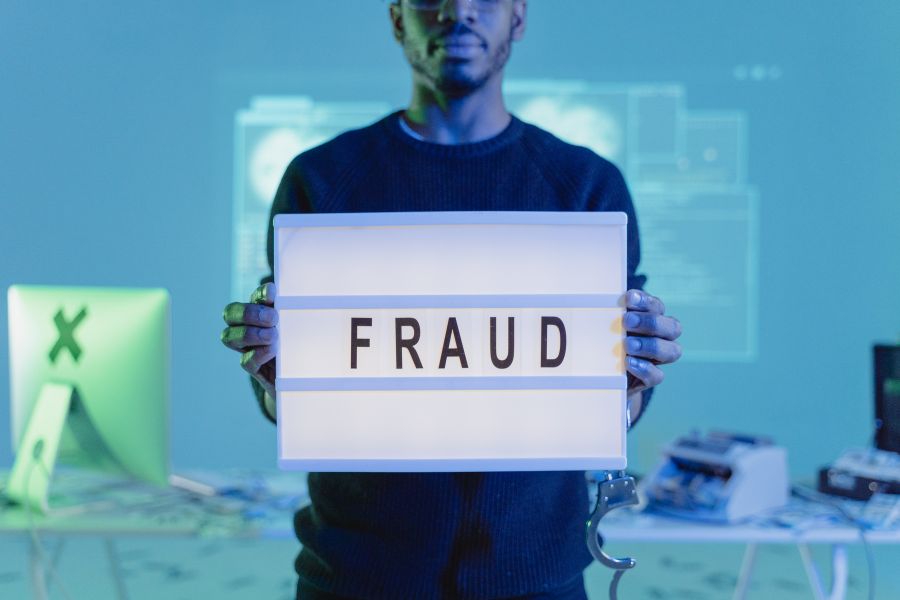 the-ultimate-guide-to-avoiding-scams-online-fraud