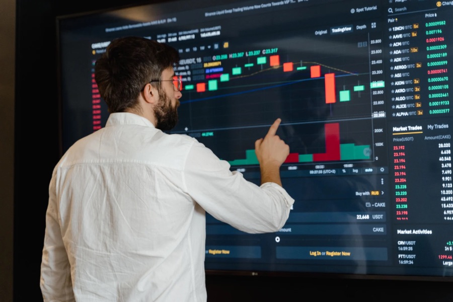 Top Industries & Companies Hiring Data Scientists in 2025 blog image